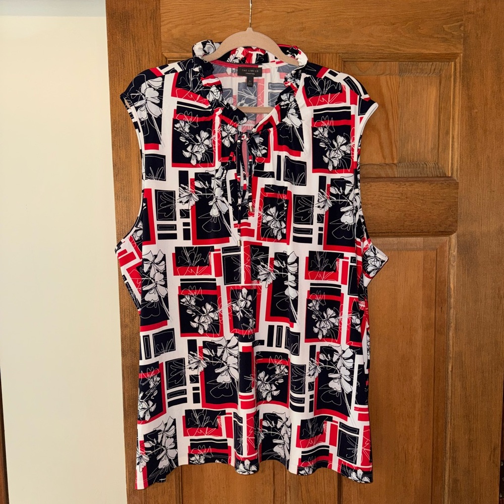 ♻️ LAST CHANCE! The Limited Red/White/Blue Floral-Geo Print Tie Neck Top - Picture 2 of 16